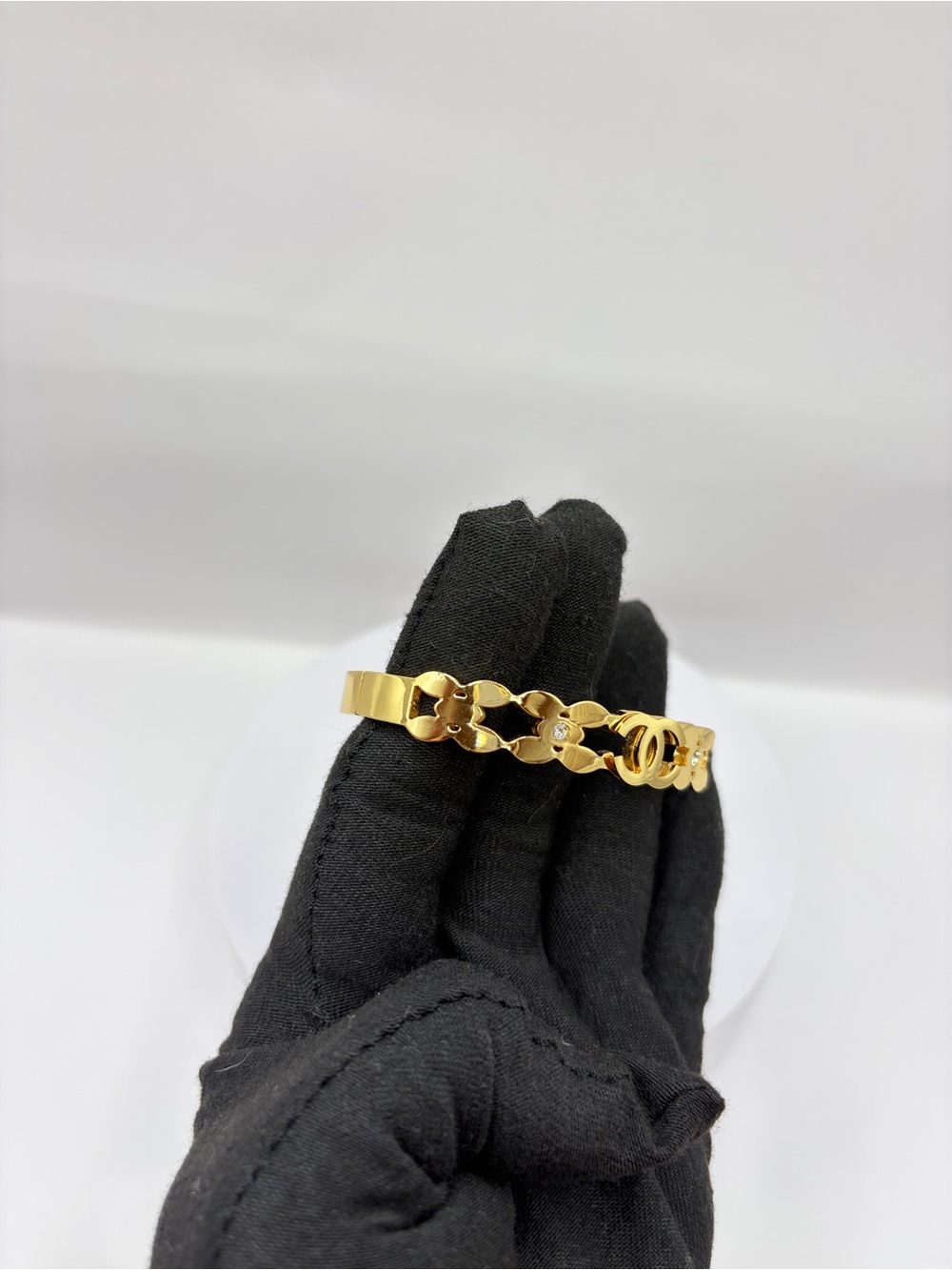 Premium Gold Polish Chain-Link Bracelet with Interlocking Accent